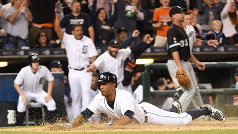 Chicago White Sox edge the Detroit Tigers 2-1 in 10 innings in a ‘weird’ game in which all runs scored on wild pitches
