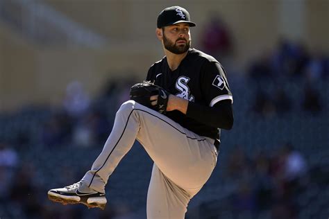 Chicago White Sox offense picks up Lucas Giolito with a 5-run 4th in a 7-3 win over the Los Angeles Angels