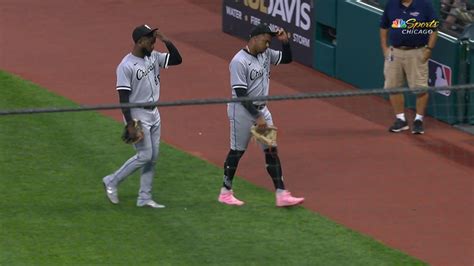 Chicago White Sox split a doubleheader with the New York Yankees — and Eloy Jiménez exits Game 2 with a leg injury
