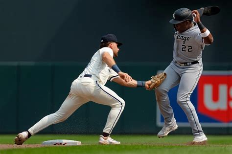 Chicago White Sox squander late lead and lose 5-4 to the Minnesota Twins in 12, drop to 19 games under .500