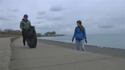 Chicago Yacht Club organizes beach cleanup for Earth Day
