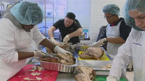 Chicago agricultural students serve Thanksgiving dinner to seniors