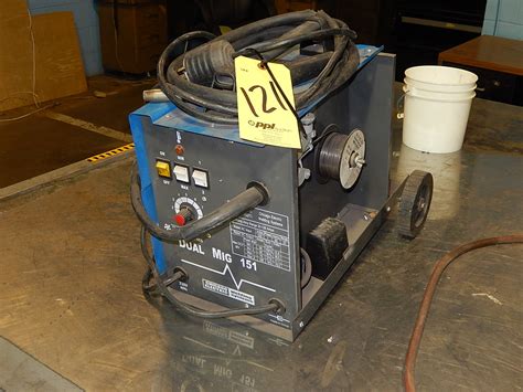 Chicago electric dual mig 151. For use with or without gas. Comes with: 1. Welding torch 2. Tip 3. Grounding cord with clamp 4. Brush/hammer 5. Hand held welding mask 6. Manu. 
