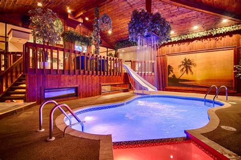  The best hotels and rooms with private jacuzzi in Chicago, IL for a romantic night. 8.2 Very good 2927 reviews. Chicago, IL. 5 1. £180/night for 1 night. 