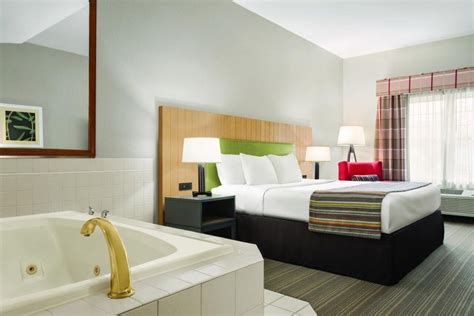 Need a Hotel with an In Room Hot Tub in Chicago, IL? Compare 297 hotels with jacuzzi great for families and book with flexibility. Travelocity offers free cancellation options on …. 