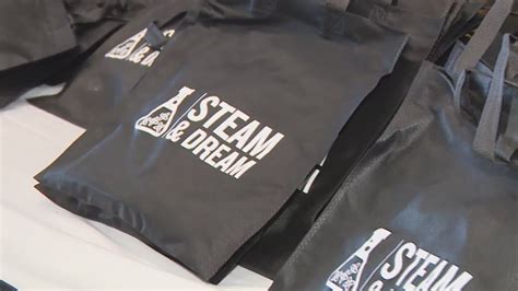Chicago middle, high school students gather for 'STEAM and Dream event' on IIT campus