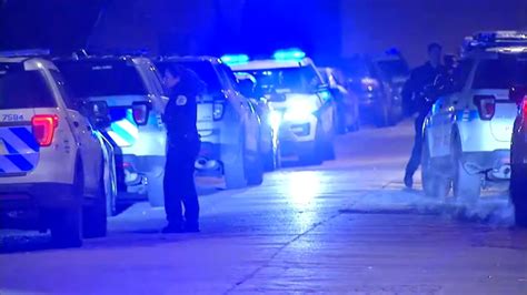Chicago officer struck by vehicle in parking lot on North Side