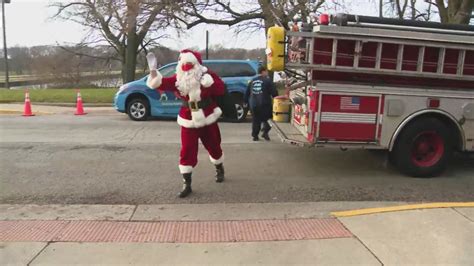 Chicagoans spend Christmas spreading holiday cheer