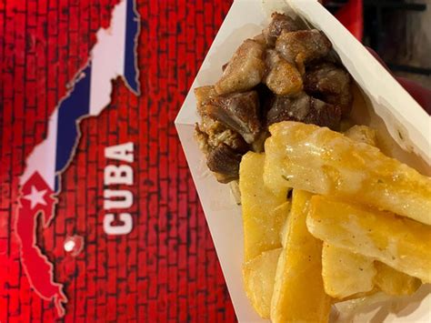 Chichos sabor a cuba. Comiendo en Chichos Sabor A Cuba Me gusta mucho la decoración del lugar, muestra mi lindo CmG y sobretodo el CUBA . Las chicas del front son bien nice y la comida está bien preparada, la... 