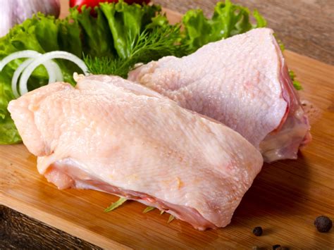Chicken backs. While dogs are capable of consuming raw meat, including chicken, there are potential risks to consider. Raw chicken backs may contain harmful pathogens such as salmonella or campylobacter, which can cause stomach upset and even serious illness in dogs. It is recommended to consult with a veterinarian before introducing raw or any new … 
