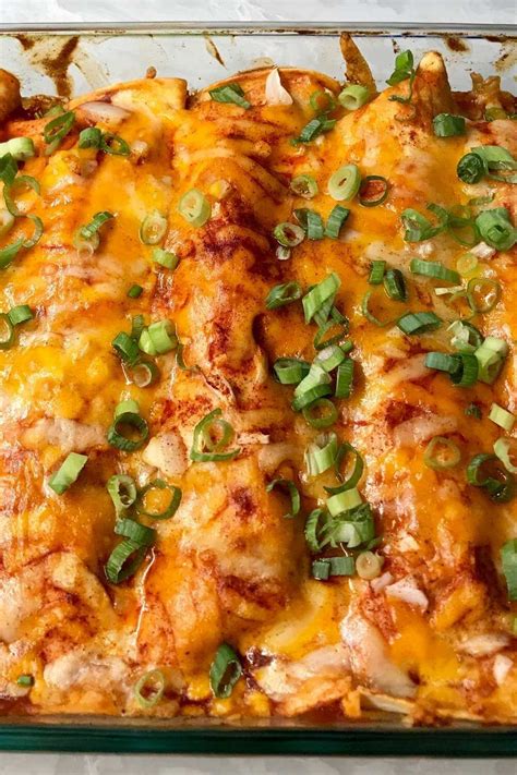 Chicken enchiladas pioneer woman. Instead of folding her easy enchiladas into traditional rolls, Rachael forms them into piled-high layers of tomatillo-lime sauce, flour tortillas, shredded chicken and a combination of Swiss and ... 