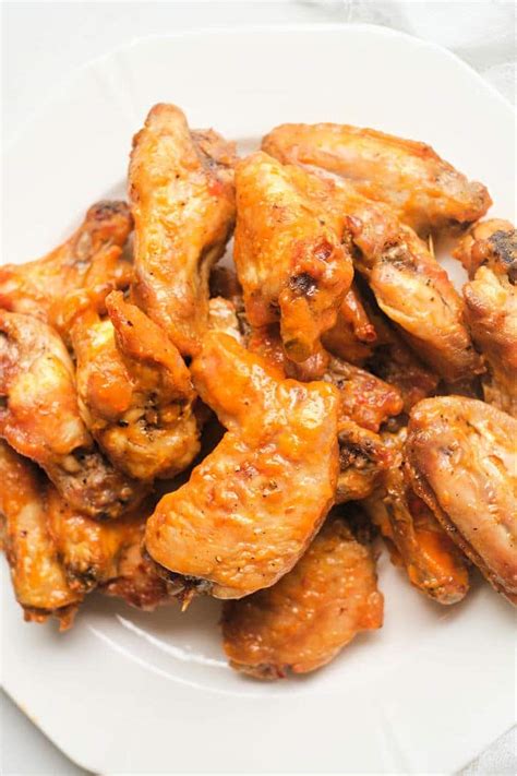Chicken wings from frozen. When serving chicken wings as an appetizer, the recommended serving size is two per person, according to Better Homes and Gardens. If chicken wings are served as an entrée, the ser... 