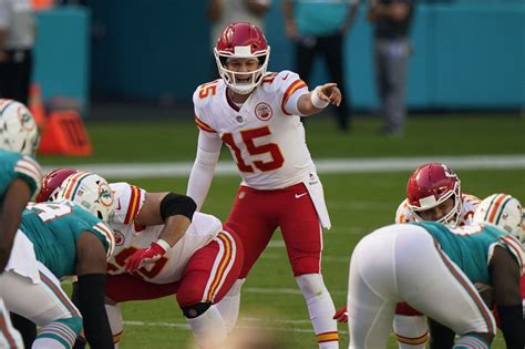 Chiefs dolphins game channel. Kansas City Chiefs fans were well bundled up for the below-zero weather at the NFL wild-card playoff football game against the Miami Dolphins, on January 13, … 