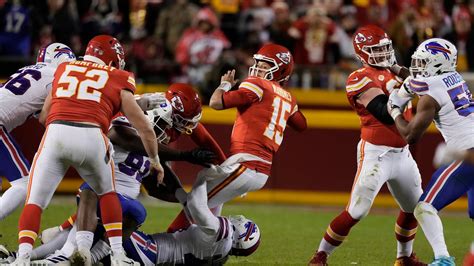 Chiefs head to New England with hopes of avoiding more travel in the playoffs