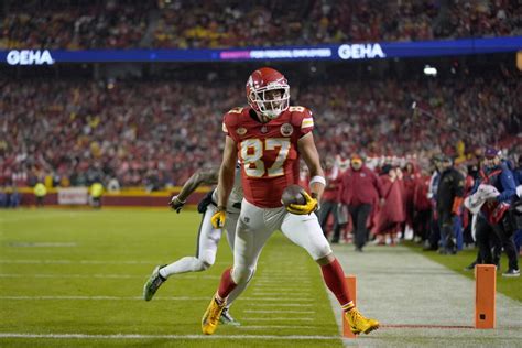 Chiefs look to continue dominance over Raiders when they meet Sunday