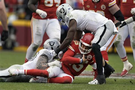Chiefs miscues lead to 2 defensive TDs by Raiders in 20-14 loss on Christmas Day