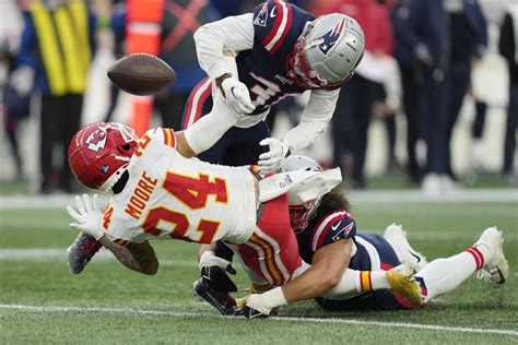 Chiefs put struggling WR Skyy Moore on injured reserve with knee problem
