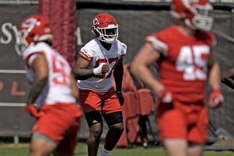 Chiefs rookies get started trying to live up to expectations