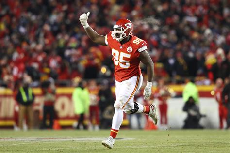 Chiefs sign All-Pro defensive tackle Chris Jones to new 1-year deal to end his holdout