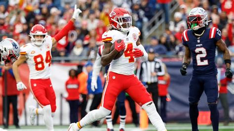 Chiefs still showcase their warts, but also their promise in 27-17 victory over Patriots