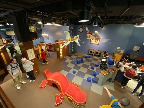 Children’s Discovery Museum hosts holiday event previews