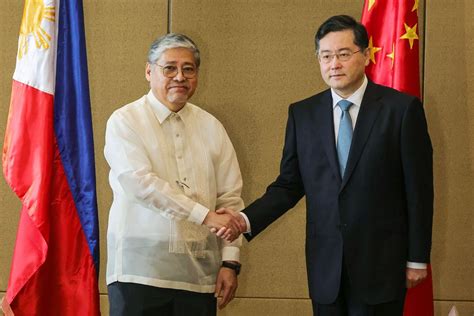 China’s FM holds talks in Philippines amid strained ties