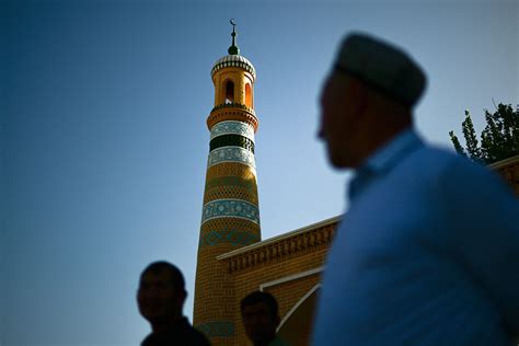 China is expanding its crackdown on mosques to regions outside Xinjiang, Human Rights Watch says