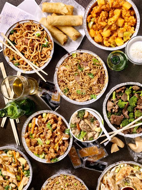 Chinees food. Most Chinese meals are centered around a starch, most often rice, and several dishes of vegetables and meat. A hot soup , usually a light broth with vegetables, is eaten at the end instead of... 