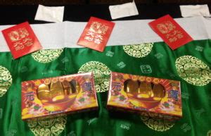 Chinese funeral white envelope candy.  Elements in Fundamentals of Chinese ...