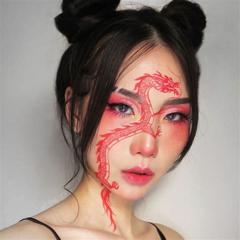 Chinese makeup. TOKYO -- Chinese-style makeup is trending among Japanese teenage girls and women in their twenties, which is also turning a light onto brands from China's mainland and Taiwan. Makeup trends have a ... 