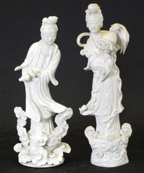 Vintage Blue and White Chinese Porcelain 2 Figurines