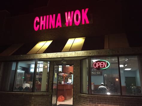 Chinese wok restaurant. Nice family owned Chinese restaurant. Probably only one of a few places left where you get get lunch for $10 and dinner for a few bucks more. My daughter loves the orange chicken and I love their egg drop soup. 
