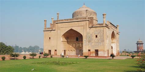 Chini Ka Rauza Agra, India History, Images, Timings, Story, Facts