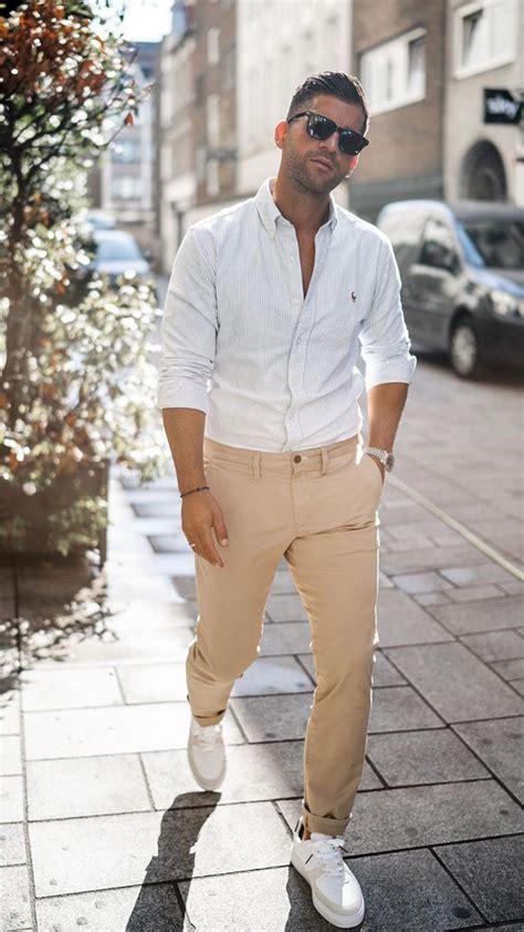 Chinos and pants. Chino pants are often made of a lightweight 100% cotton or cotton-blend fabric in a tighter weave, while khakis are often constructed of a heavyweight 100% … 