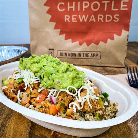Chipotle keto bowl. Jan 4, 2024 · And, honestly, Chipotle might be the best keto fast food spot for grabbing a quick, tasty, and nutritious meal while following a keto lifestyle. 1. Steak Bowl. 2. Chicken & Steak Bowl. 3. Carnitas Bowl. 4. Chicken & Carnitas Bowl. 