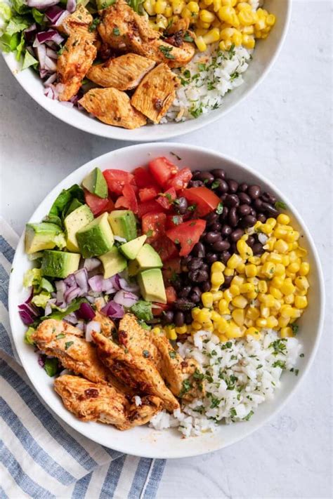 Chipotle protein bowl. Pinto Beans. Black Beans. Cilantro Lime White Rice. Cilantro Lime Brown Rice. Fajita Vegetables (sauteed bell peppers and onion) Guacamole. Romaine Lettuce. Supergreens Lettuce Blend. Tortilla ... 