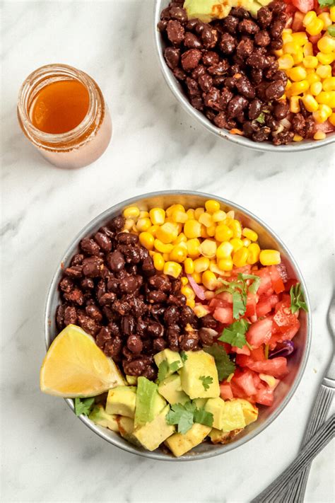 Chipotle vegan. Chipotle is a popular fast-food chain known for its delicious burritos, bowls, and tacos. But what really sets them apart is their mouth-watering sauces. One of the most sought-aft... 