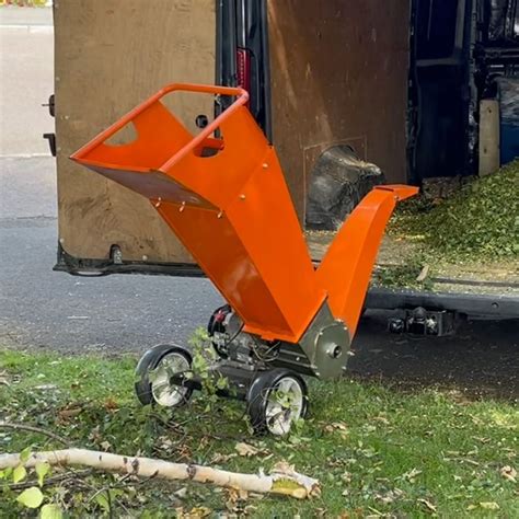 This Wood Chipper Shredder design comes with a EXTRA Large Hopper for MAX volume Chipping/Shredding up to 3" MAX branches/limbs to mulch all wood to a reduction ratio of 15:1 with an elongated top adjustable discharge chute. The ability to hook up your Chipper to your own personal ATV, lawn mower/small tractor, allows for easy transportation on .... 