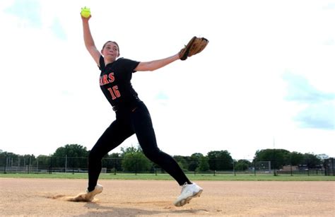 Chloe barber softball. Apr 16, 2023 · After scoring one run in the first three games, White Bear Lake came alive Friday in a 12-0 win over Roseville Area -- while Chloe Barber threw another no-hitter, with 