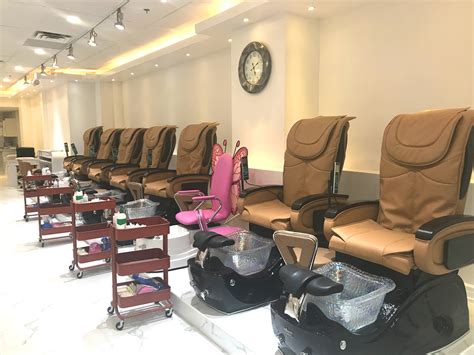 Includes arm mask, 10 min. massage) (Pamper yourself and relax with our spa pedicure. Includes everything in our pedicure, plus extra exfoliation scrub, followed by smoothing mask and 15 min. massage) Refill 60+ . Services include deluxe manicure, shellac, french tips, paraffin treatment, bio gel, waxing and eyelash extensions.. 
