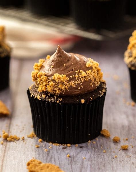 Chocolate Cheesecake Cupcakes - Sugar Salt Magic