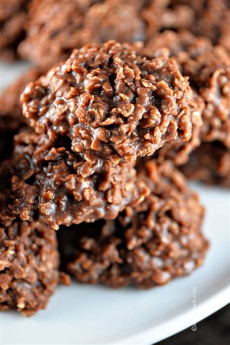 Chocolate no-bake cookies. Instructions. Line a cookie sheet or large cutting board with wax paper. Set aside. In a large saucepan, combine the sugar, milk, cocoa powder, and butter. Stirring often, bring to a boil over medium heat. Let the mixture boil at a full, rolling boil for 90 seconds (be sure to … 