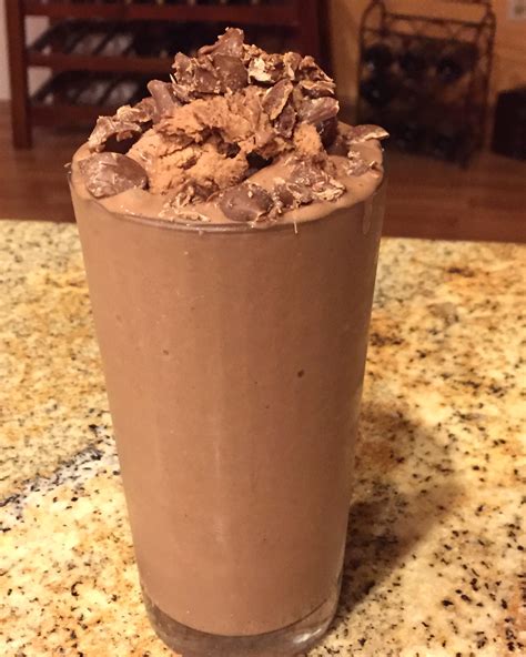 Chocolate protein shake. Oct 25, 2021 · Instructions. In a high powdered blender, blend almond milk and frozen bananas until smooth. Tip: cut bananas very small before freezing so they don't break your blender. Add cinnamon, peanut butter, hemp seeds, and protein powder. Blend on high until creamy and smooth – about 30-40 seconds. Pour into a glass and serve! 