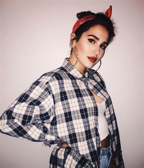 Chola halloween costume. Ive created a chola look for those of you who are interested to be one for halloween!Products Used:-Elmers Non-Toxic Gluestick-The Balm Concealer-Nyx White E... 