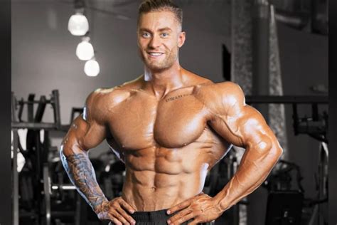 th?q=Chris Bumstead Height Weight Shoe Size Body Measurements Stat