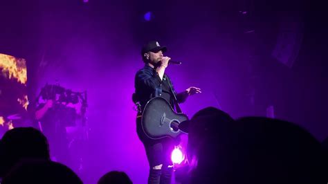 Chris Lane - One Girl/All About You (Live in Chicago) - YouTube