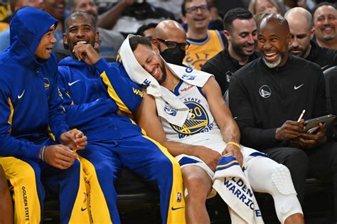 Chris Paul looks in sync with Warriors in early preseason win over Lakers