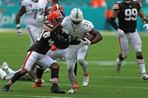 Chris Perkins: Dolphins show faith in Mike McDaniel by re-signing running backs Raheem Mostert, Jeff Wilson