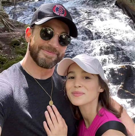 Chris evans wedding photos. Chris Evans was seen wearing his wedding ring for the first time since marrying Alba Baptista, as he posed for a photo taken at New York Comic Con this week. The snap, seen below in both color and ... 
