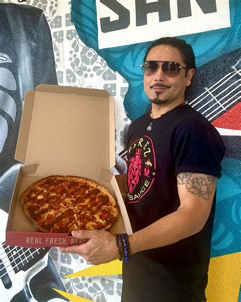 Oct 22, 2023 · An Uber Eats driver in a Selena T-shirt brought smiles as well as goods to Chris Perez, the San Antonio native and Grammy Award-winning musician who originally played lead guitar for Selena y Los Dinos and was married to the singer until her death in 1995. “When your Uber delivery shows up wearing a badass Selena shirt,” Perez posted on ... .